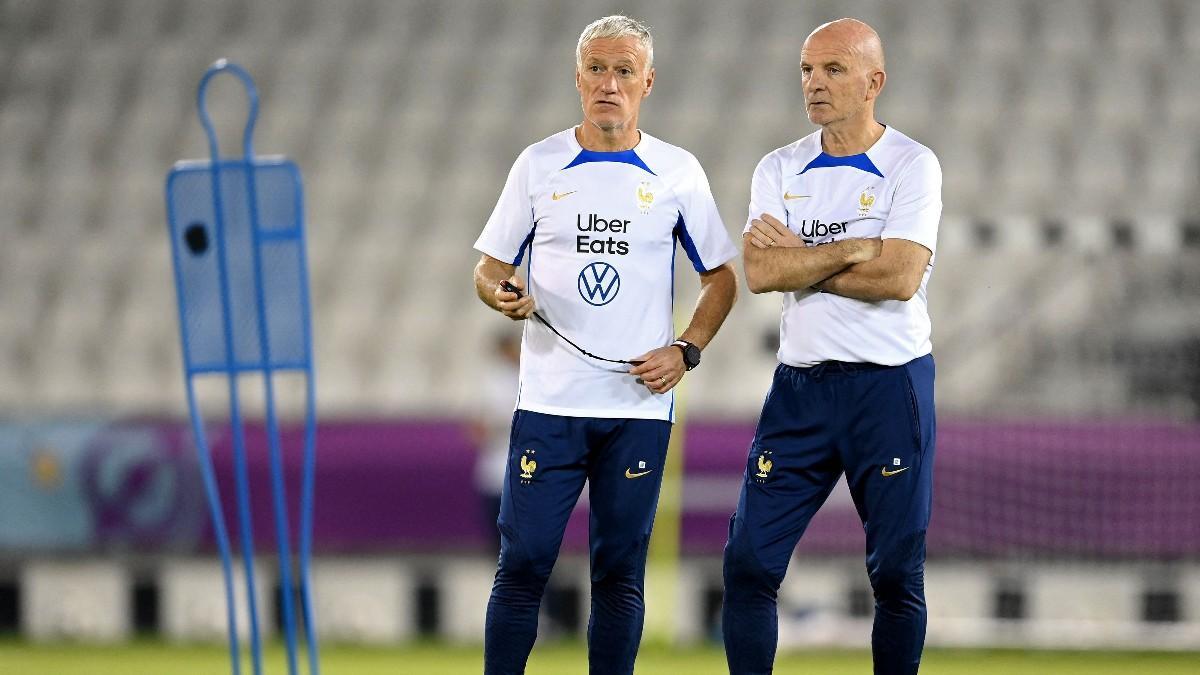 Didier Deschamps, pensativo en un entrenamiento