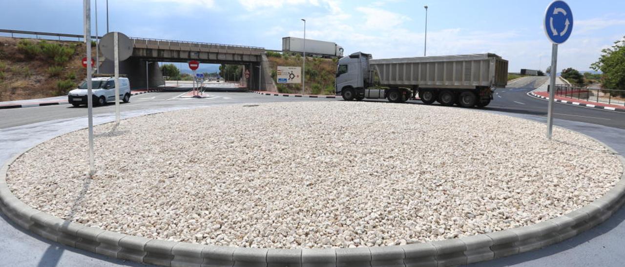 Estado en el que ha quedado el cruce de la Monfortina tras la construcción de la nueva rotonda.