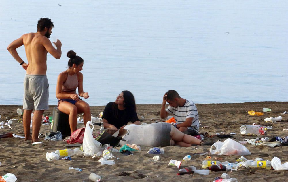 Así han quedado las playas después de la Noche de San Juan