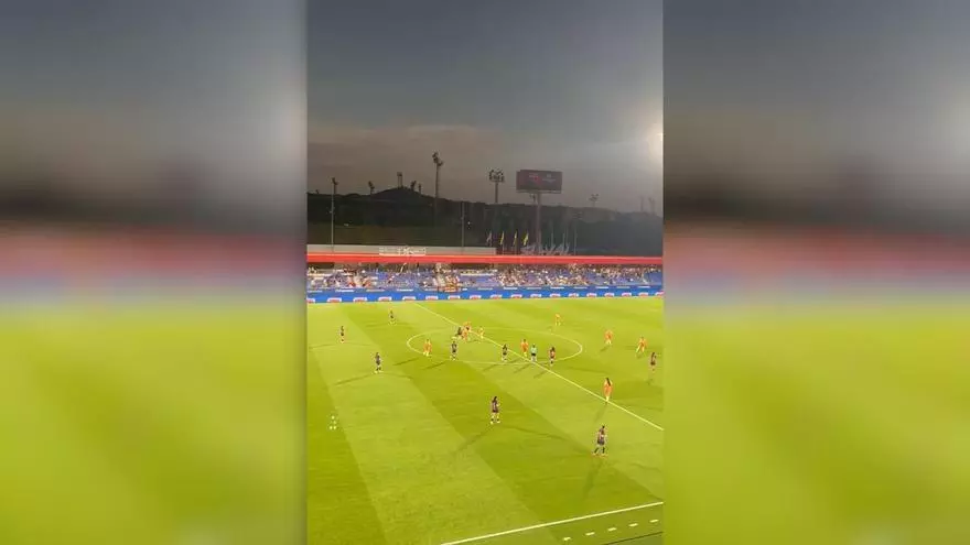 A PIE DE CALLE | El Barça Femenino inicia la pretemporada con un eclipse en medio del partido