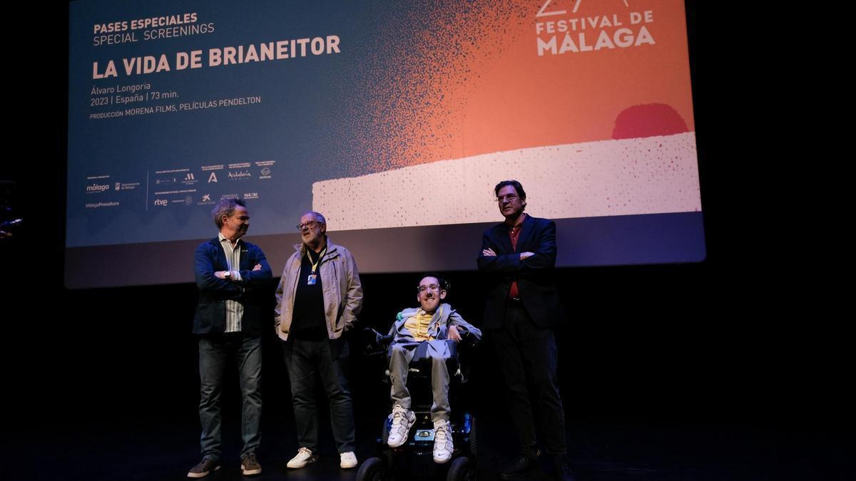 Presentación de 'La vida de Brianeitor', con el protagonista, Brian Albacete, en las tablas