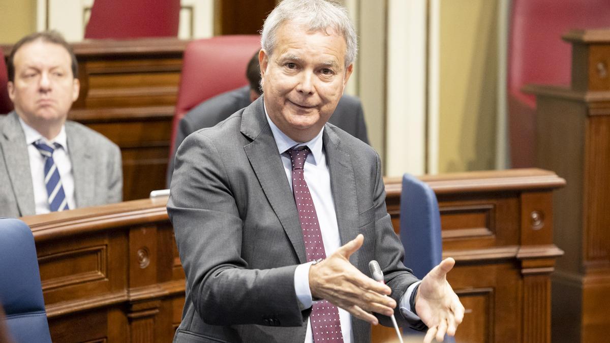 Sebastián Franquis, en el Parlamento de Canarias.