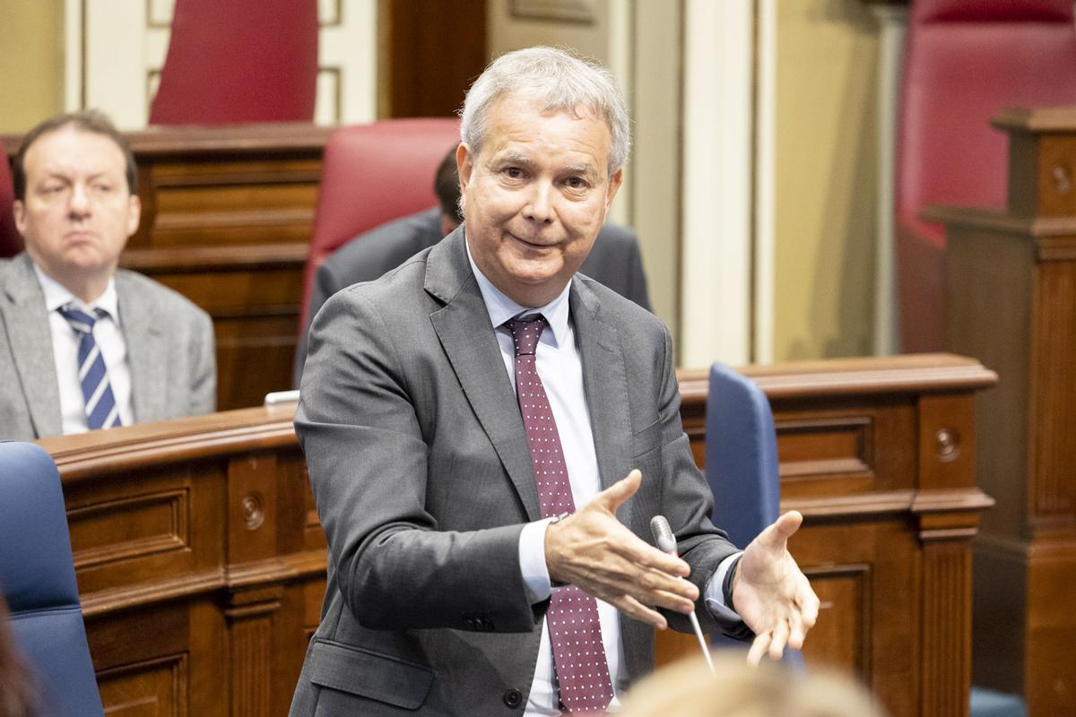 Sebastián Franquis, en el Parlamento de Canarias.