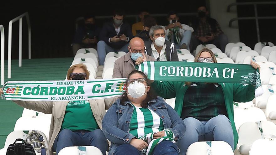 Aficionados del Córdoba CF en El Arcángel en el último partido de Segunda B.