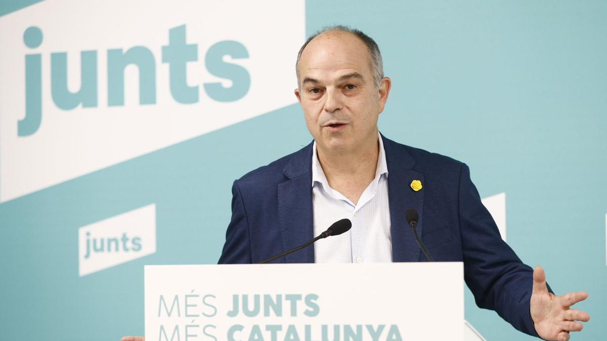 El secretario general de Junts, Jordi Turull, durante la rueda de prensa que ha ofrecido tras conocerse la decisión del Tribunal Constitucional de considerar amnistiable la malversación