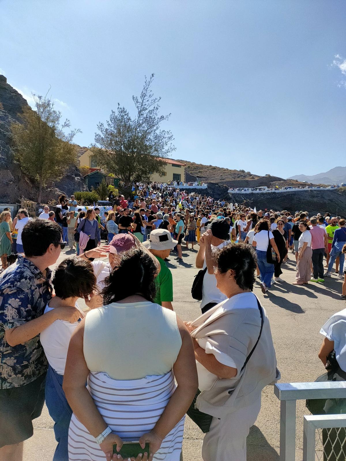 Manifestación en La Aldea de San Nicolás en contra de las jaulas marinas
