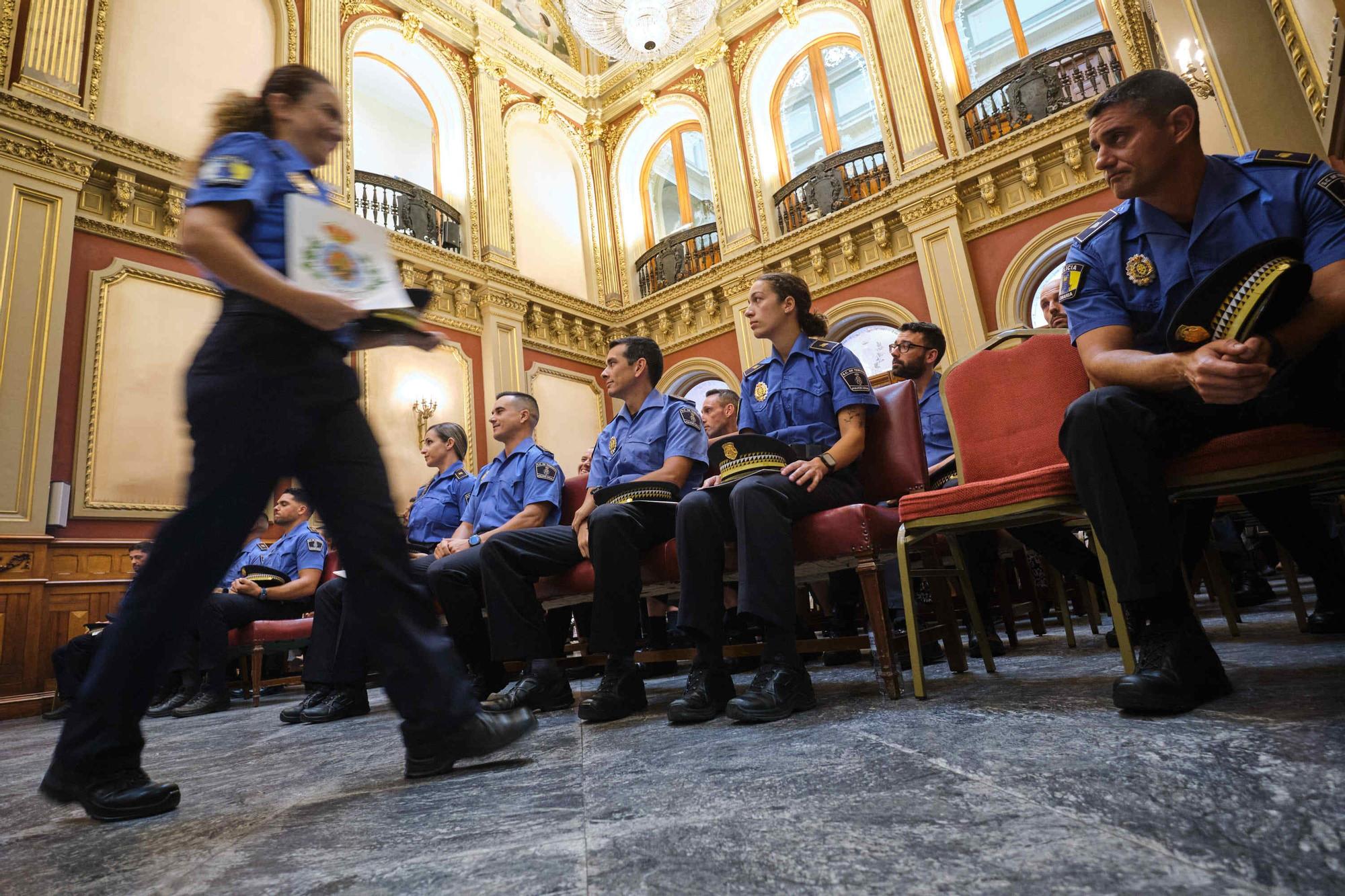 Toma posesión 30 nuevos agentes de la Policía Local Santa Cruz