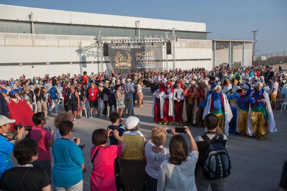 La inauguración del campeonato fundió las tradiciones y el deporte en la Institución Ferial Alicantina