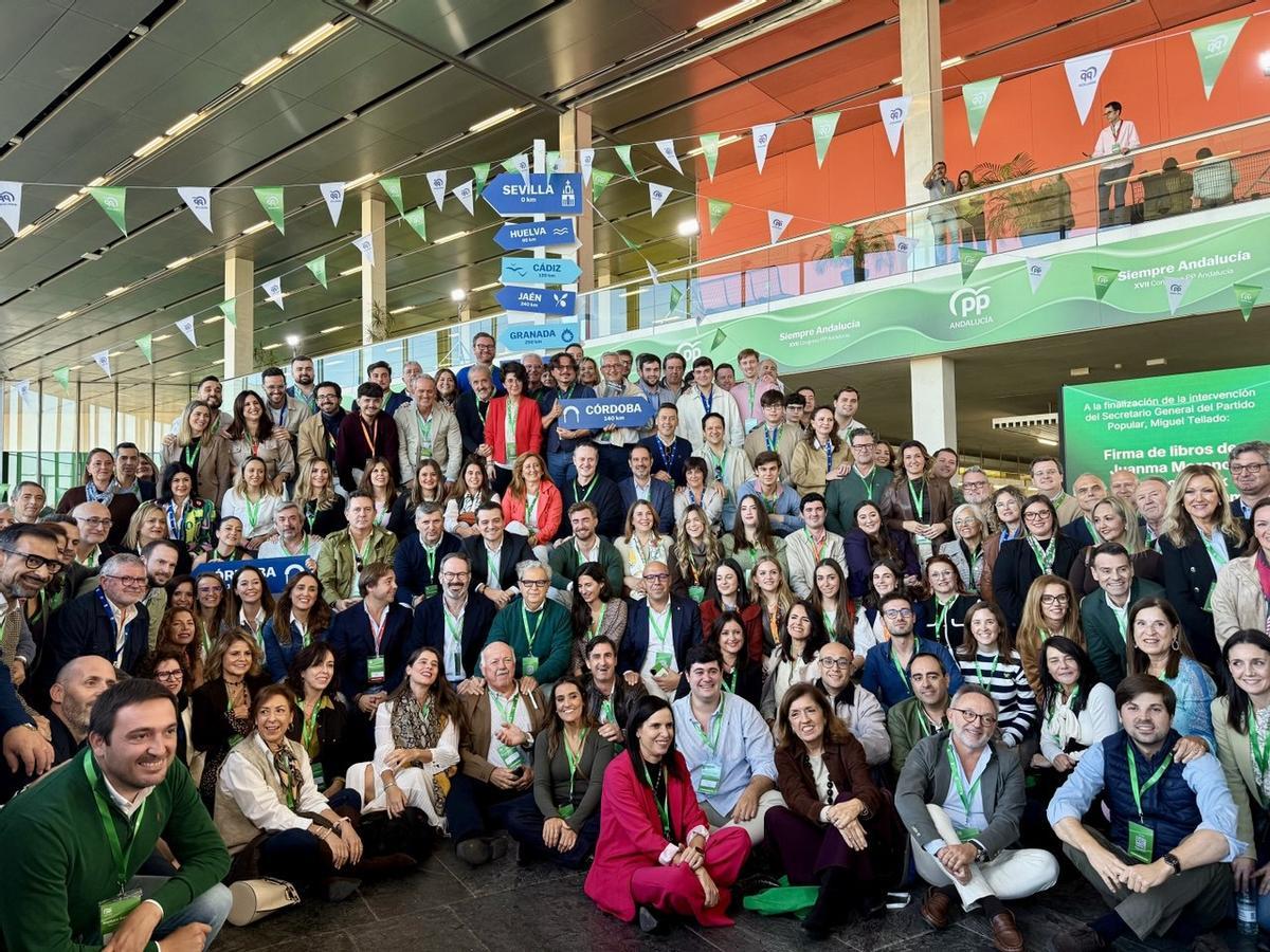 Comitiva del PP cordobés presente en el congreso de Sevilla.