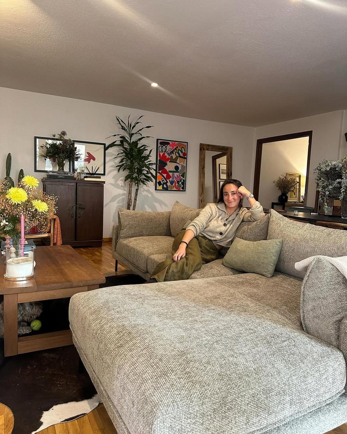 "El sofá es de las partes más importantes de un salón y hemos dado en el clavo", Lucía Pombo en su Instagram