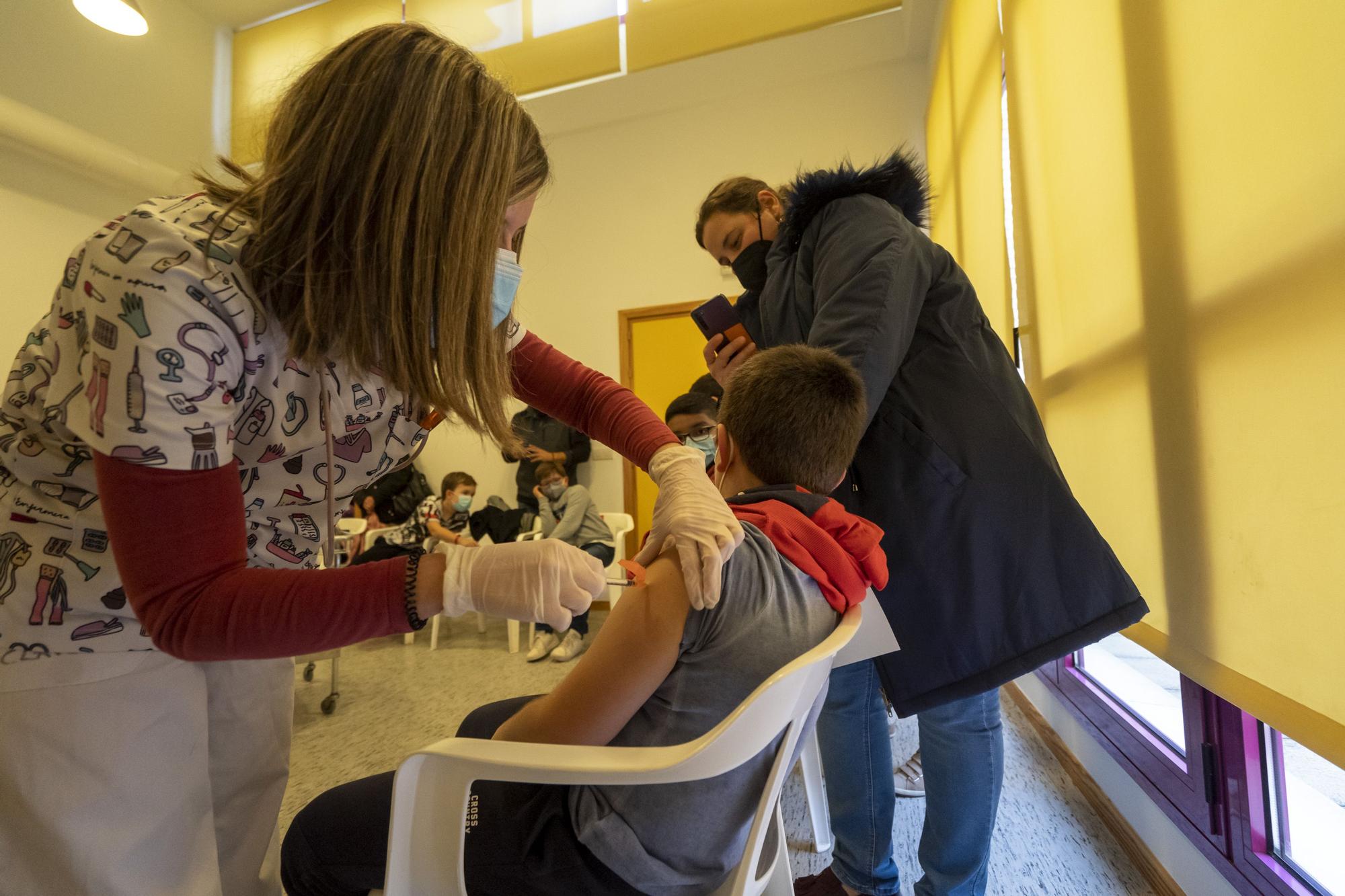 Las primeras vacunas infantiles en Alcañiz