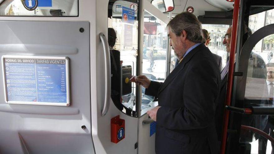 El consistorio quiere imponer el pago del autobús según la renta en enero