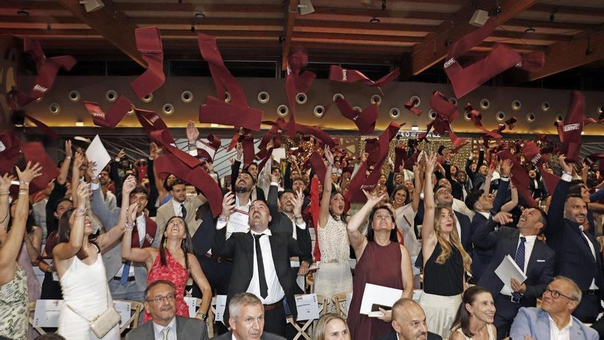 ENAE gradúa a más de 200 alumnos de 20 nacionalidades en una noche marcada por la peor ola calor del verano