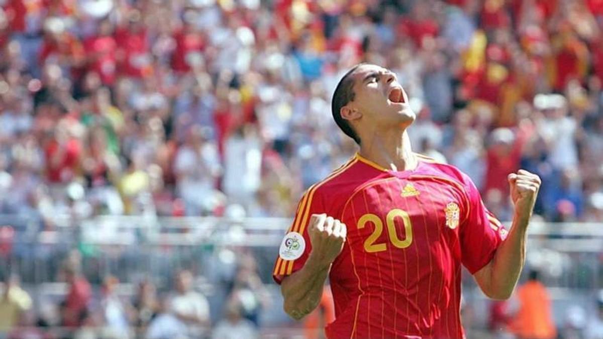 Juanito celebra su gol con España ante Arabia Saudí en 2006.