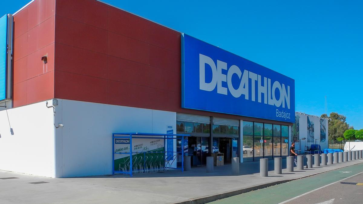 Mañana se esperan colas kilométricas en Decathlon para conseguir el bañador femenino retro estilo años 50: de secado rápido y por menos de 20 euros