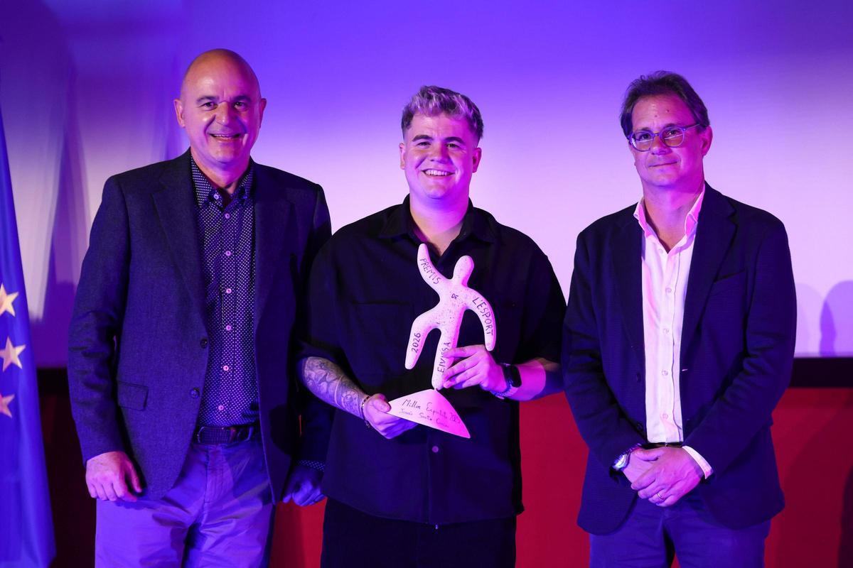 Jonás Souto, Mejor Deportista de Ibiza, entre Vicent Marí y Salvador Losa.