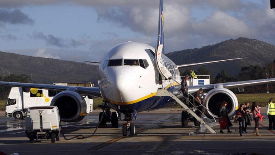 Un vuelo de Ryanair en el aeropuerto de Vigo // R.Grobas