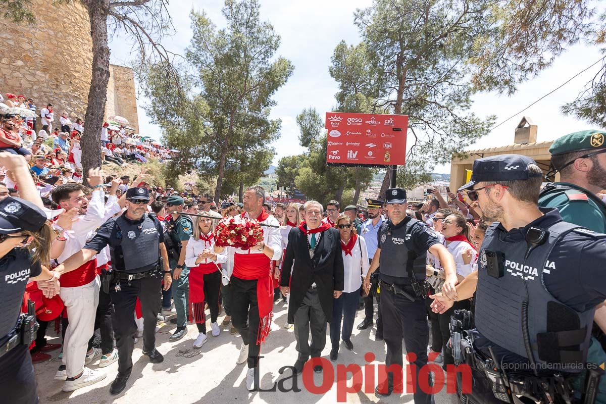 Bandeja de flores y ritual de la bendición del vino en las Fiestas de Caravaca