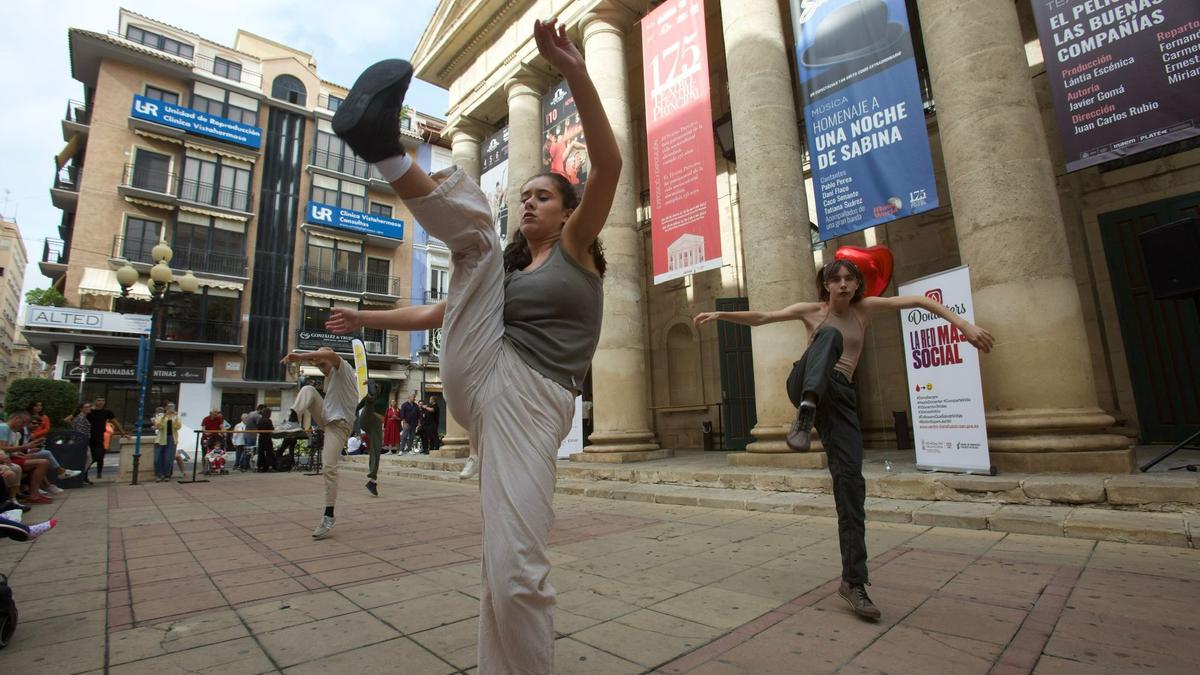 Danza para recibir a los donantes en Alicante