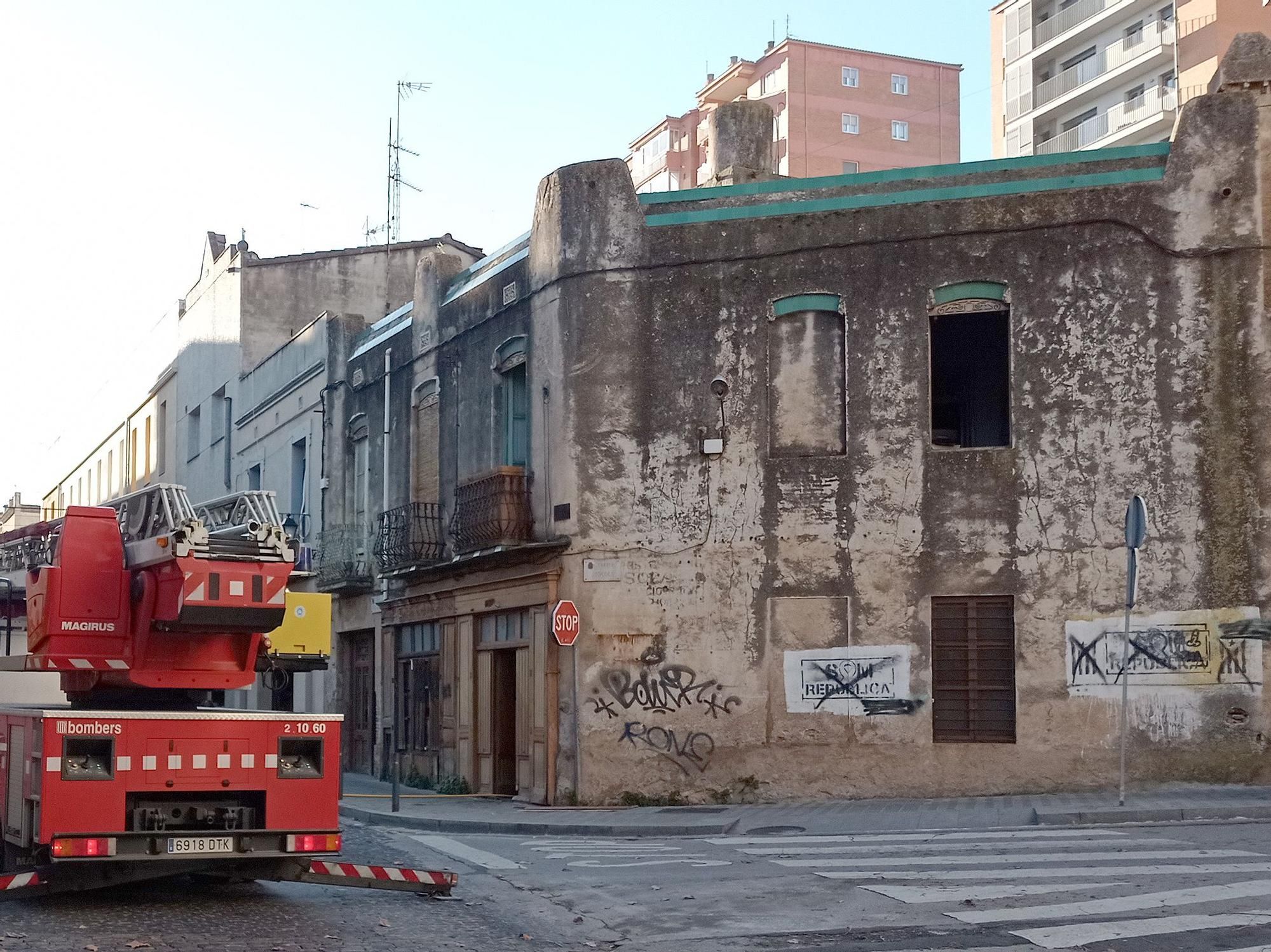 Foc a un habitatge del carrer la Jonquera de Figueres