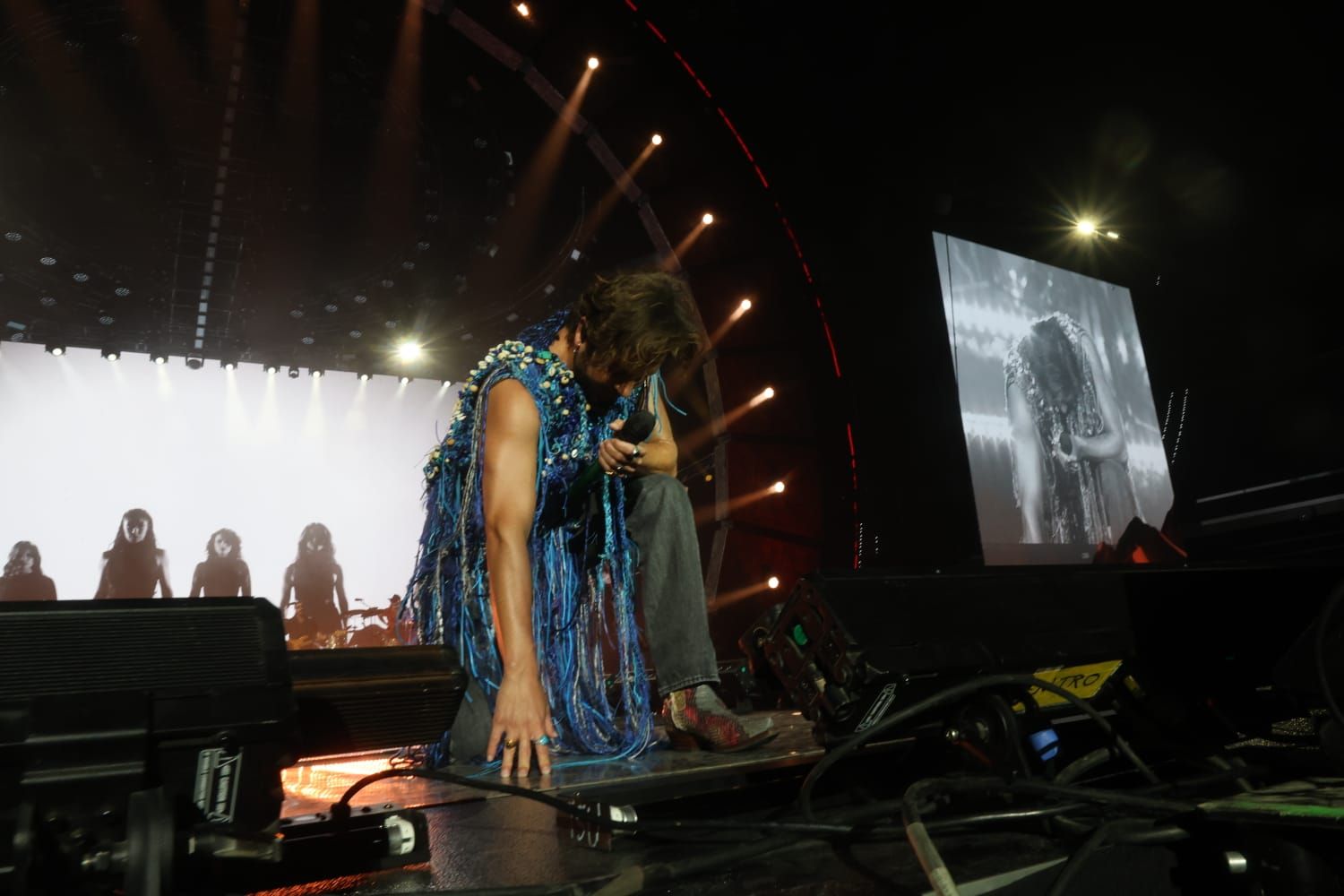 Manuel Carrasco arrebata en su concerto del Roig Arena: todas las imágenes