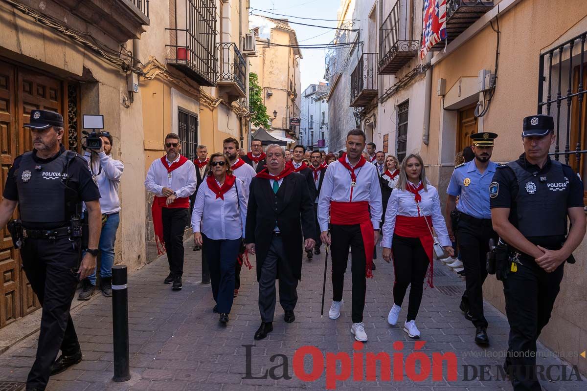 Bandeja de flores y ritual de la bendición del vino en las Fiestas de Caravaca