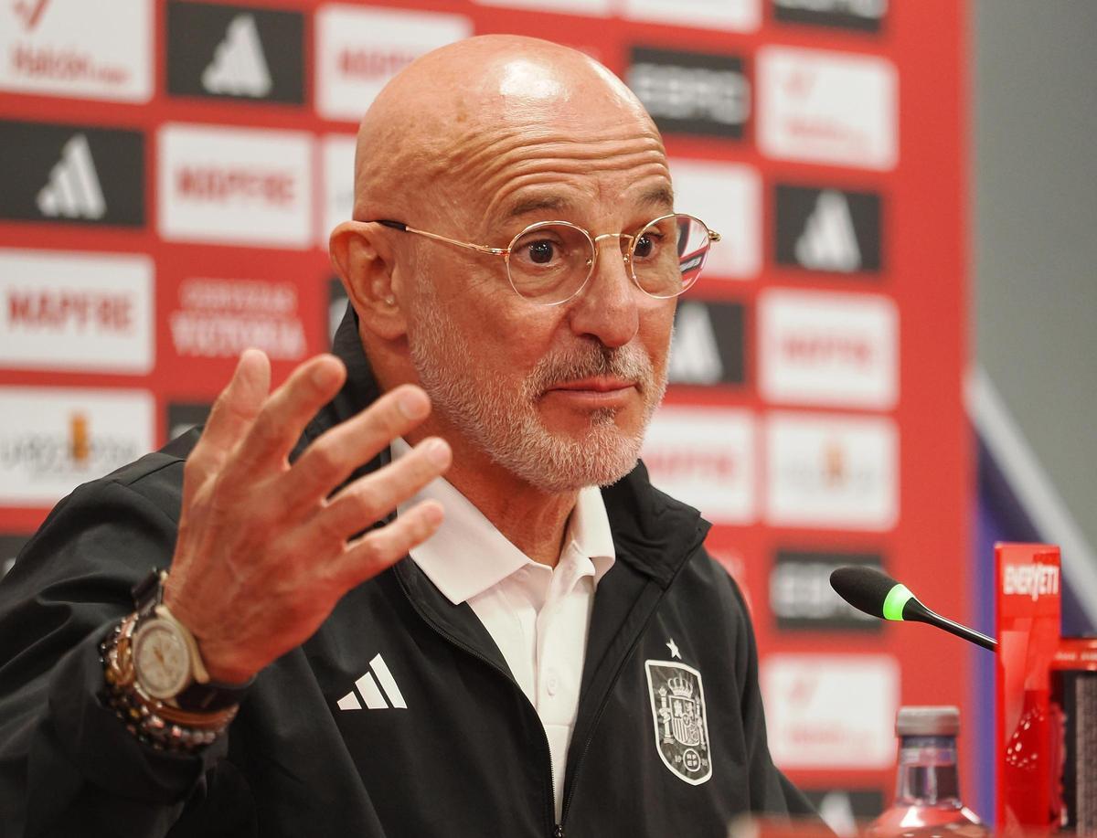 El seleccionador español, Luis de la Fuente, durante una rueda de prensa.