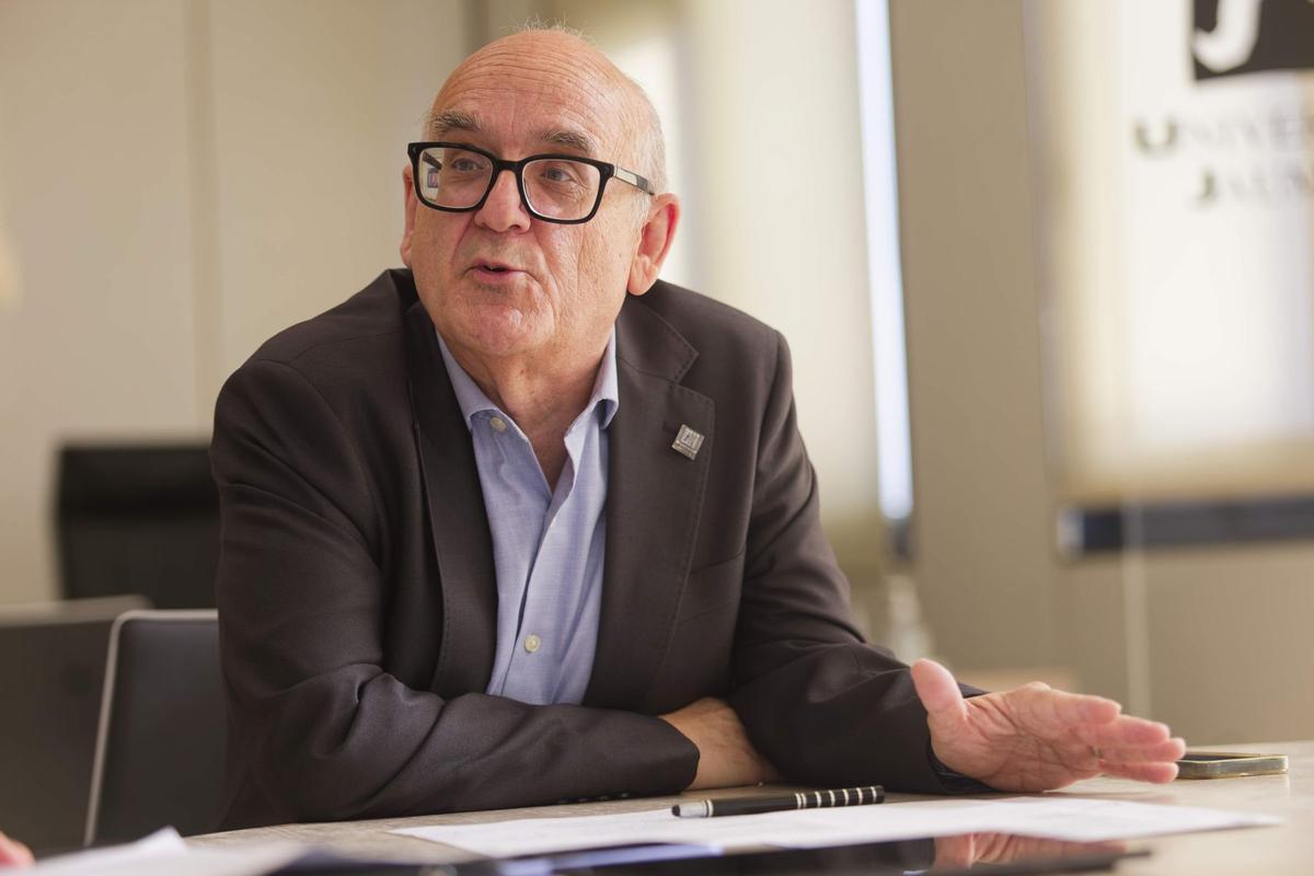 Jesús Lancis aboga por el diálogo con la comunidad educativa y el proyecto compartido frente a la crispación.