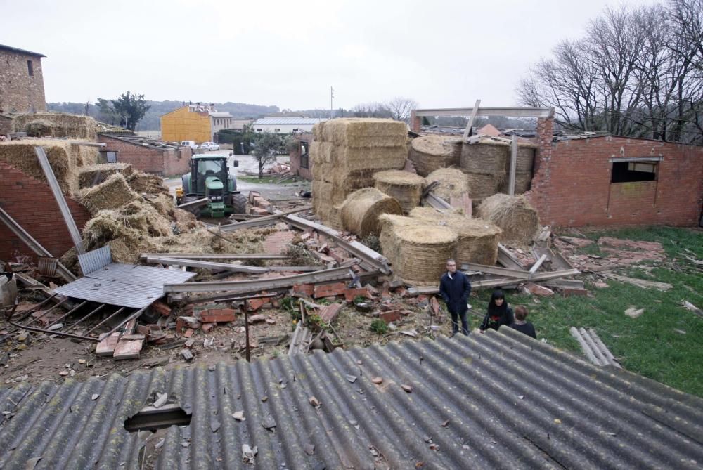 Un tornado deixa danys en cases, naus i vehicles a Cistella