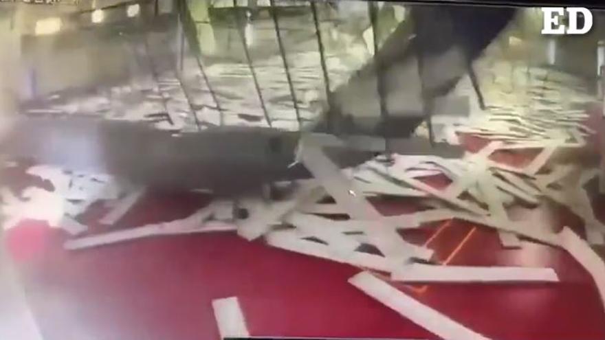Momento en el que colapsa el techo de un gimnasio durante el terremoto de Taiwán