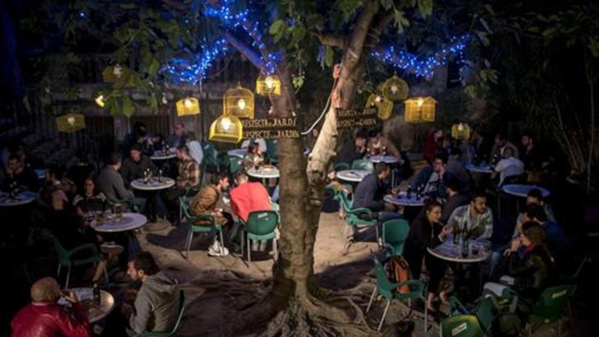 Mágico 8El jardín del Antic Teatre, un remanso de paz para tomar algo y charlar.