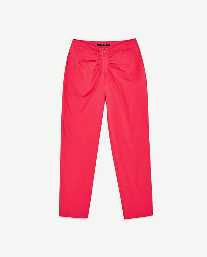 El 'uniforme' de oficina de Zara: Pantalón de popelín (25,95 euros).