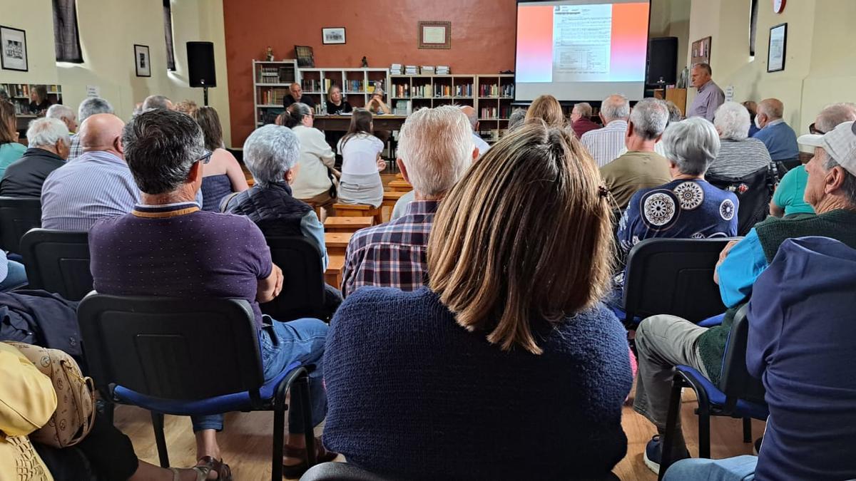 Un momento de la asamblea vecinal del pasado viernes.