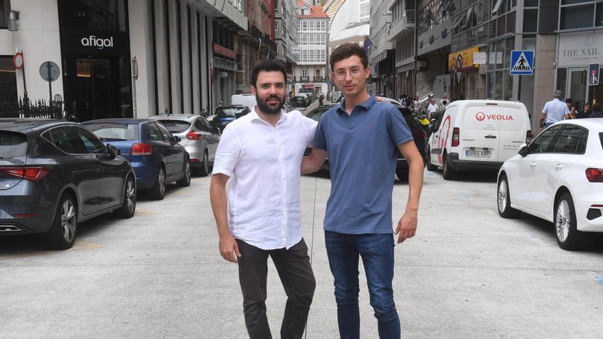 Xavier Pérez y Carlos Ruiz, en la calle Durán Loriga.