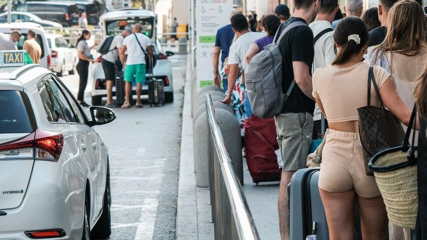 Verfrühter Saisonstart: Flughafen in Palma de Mallorca ächzt unter Personalmangel und Touristenmassen