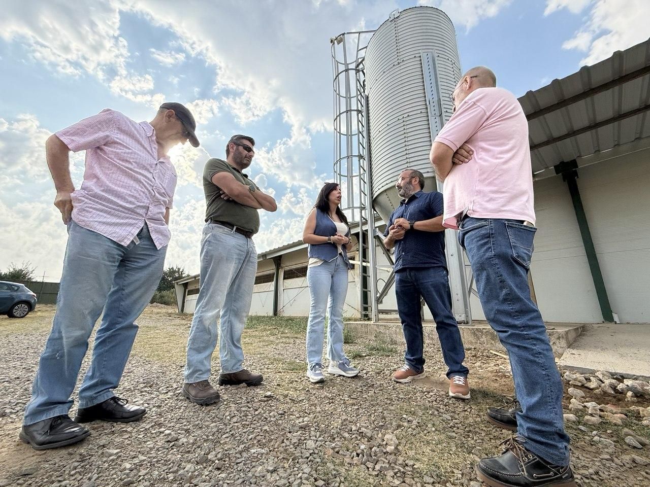 El presidente de la Diputación de Cáceres, Miguel Ángel Morales, visita la localidad de Aldea del Cano, acompañado por su alcalde, Miguel Salazar.