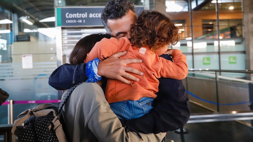 Emocionante bienvenida a los bomberos desplegados en Turquía