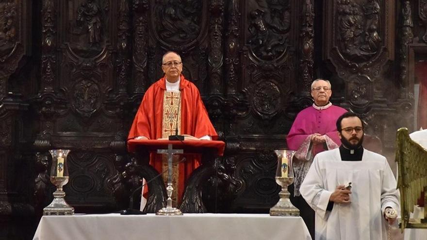 El obispo de Chimbote visita el Cabildo Catedral y agradece su colaboración económica