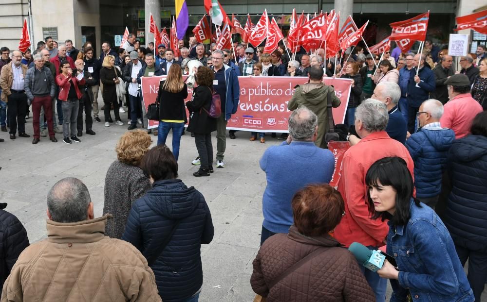 Concentración en el Obelisco convocada por CCOO y UGT en defensa de unas pensiones dignas