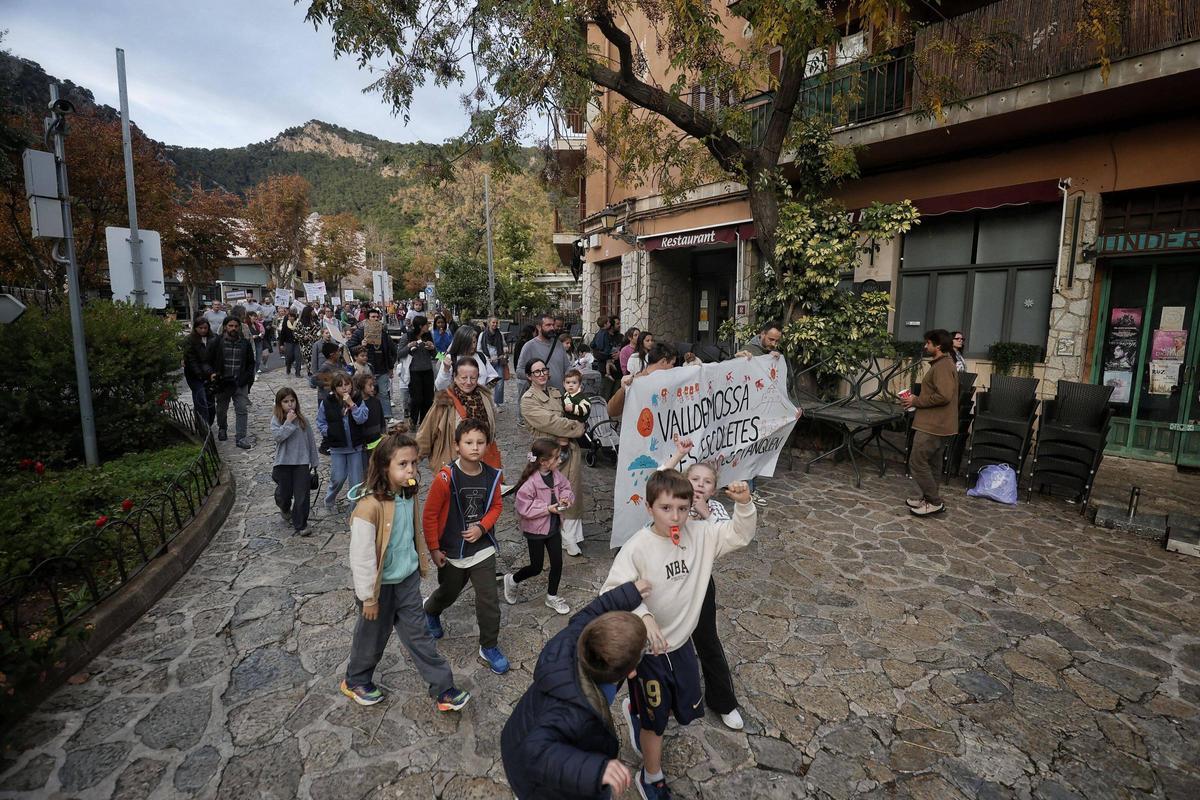 Manifestación vecinal en Valldemossa