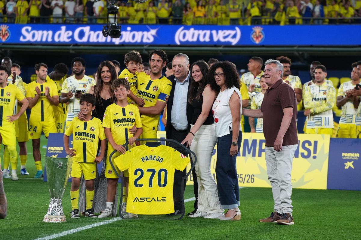 El Villarreal ha celebrado la 3ª posición, la clasificación para la Champions y ha homenajeado a Dani Parejo en la última jornada de LaLiga.
