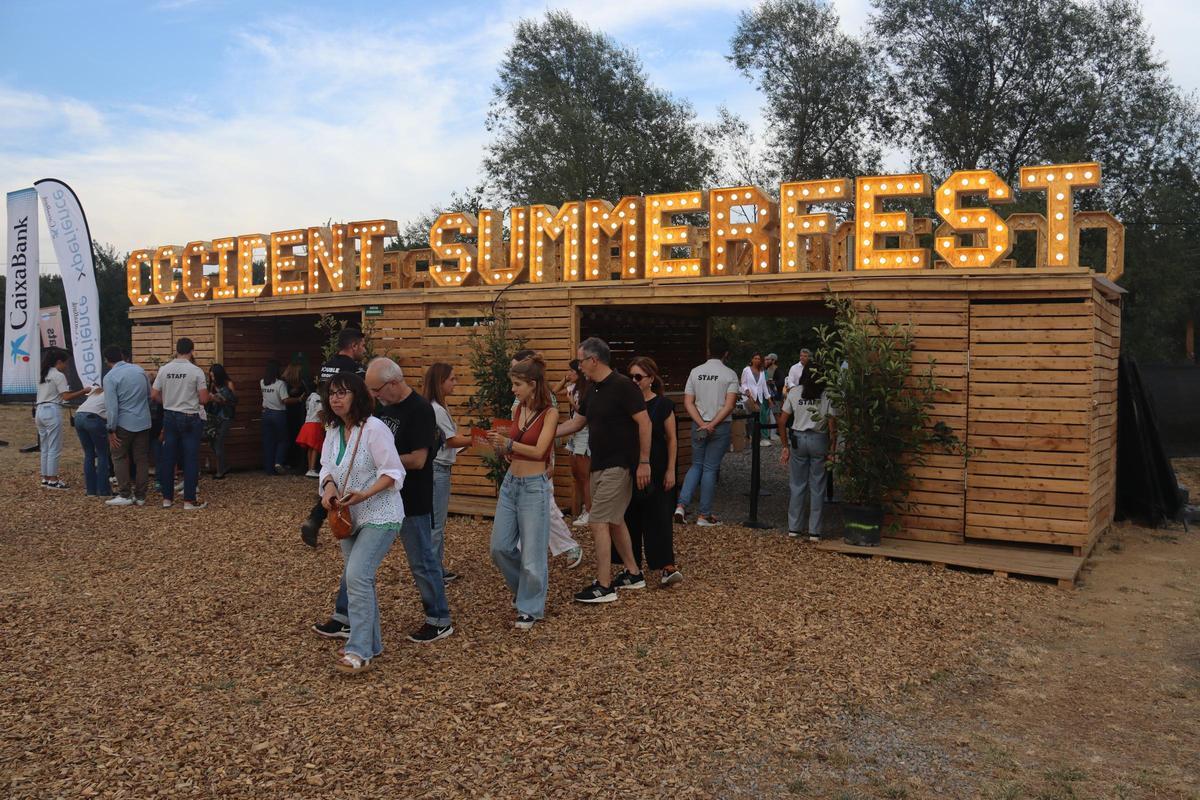 Públic a l'entrada de l'Occident Summerfest Cerdanya en la primera jornada d'aquesta segona edició