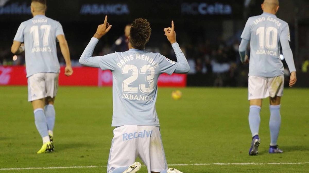 Brais Méndez celelebrando un gol con el Celta