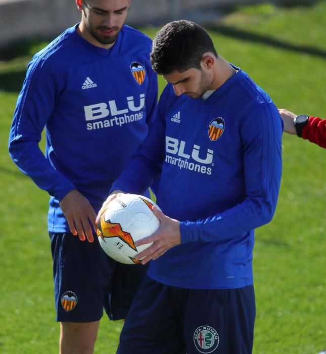 El balón de la Europa League en el entrenamiento