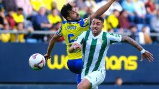 Resumen, goles y highlights del Cádiz 2-0 Córdoba de la jornada 15 de LaLiga Hypermotion