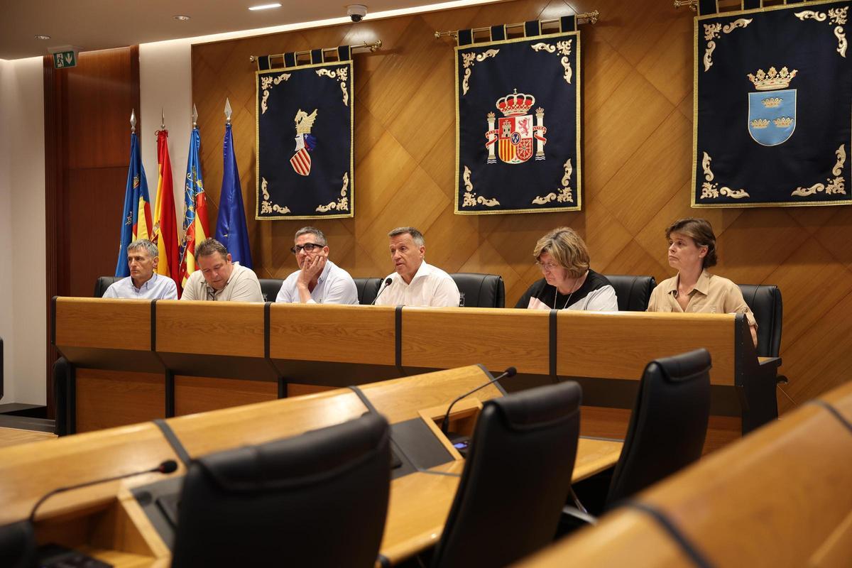 El alcalde, Jorge Monferrer, el concejal de Urbanismo, Mario Trullen, y responsables de Comaypa encabezaron la sesión informativa celebrada en el consistorio