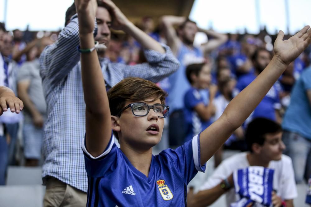 El partido entre el Real Oviedo y el Rayo Vallecano, en imágenes