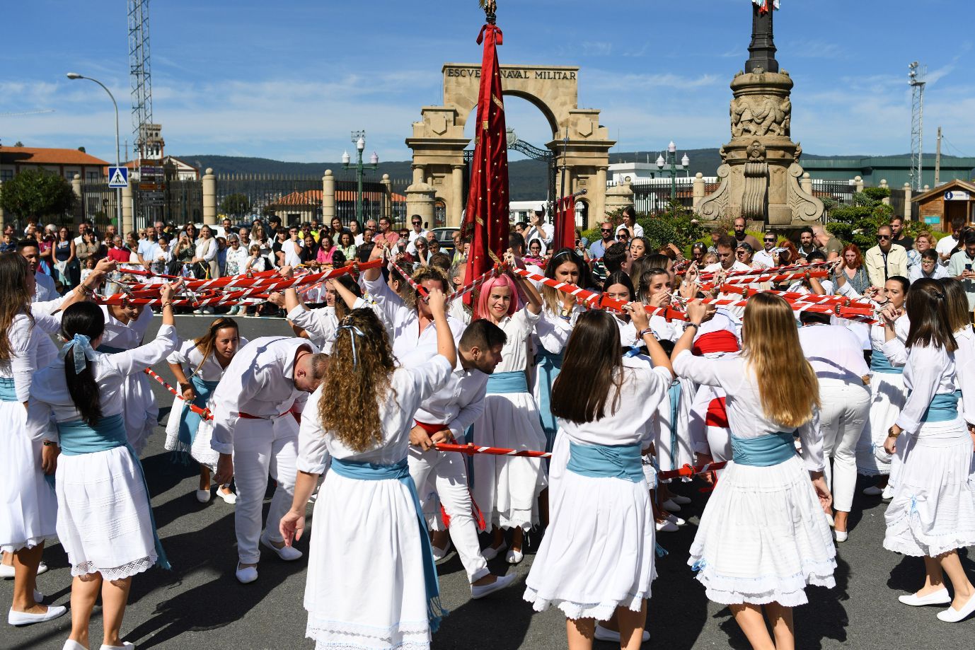 La Danza de Espadas de Marín rompe con dos años de pandemia