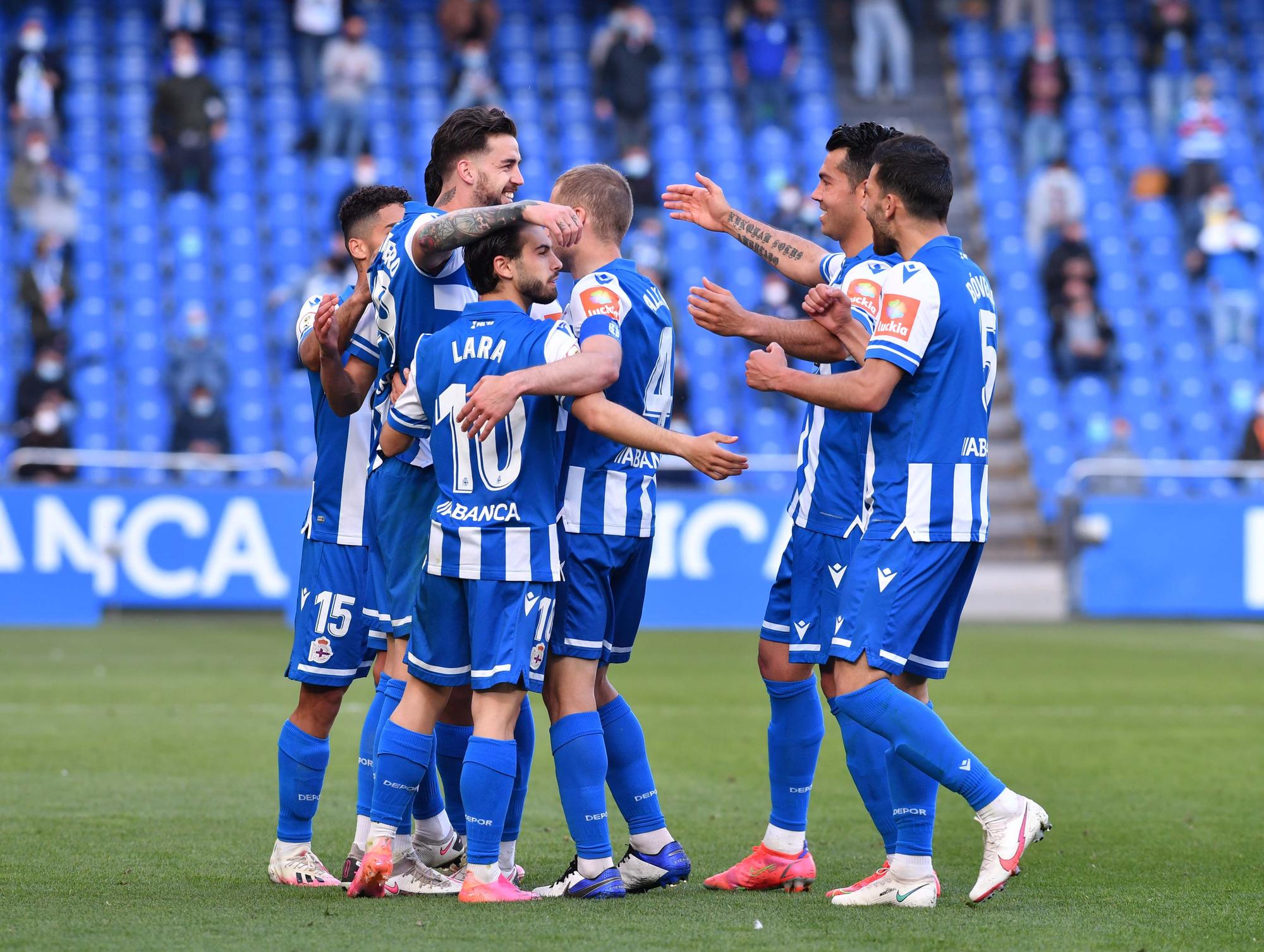 El Deportivo se libera con una goleada al Langreo (5-0)