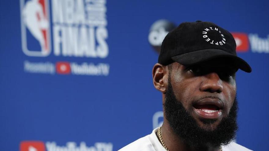 Lebron James, la estrella número uno de la NBA, buscará la gloria con los Lakers